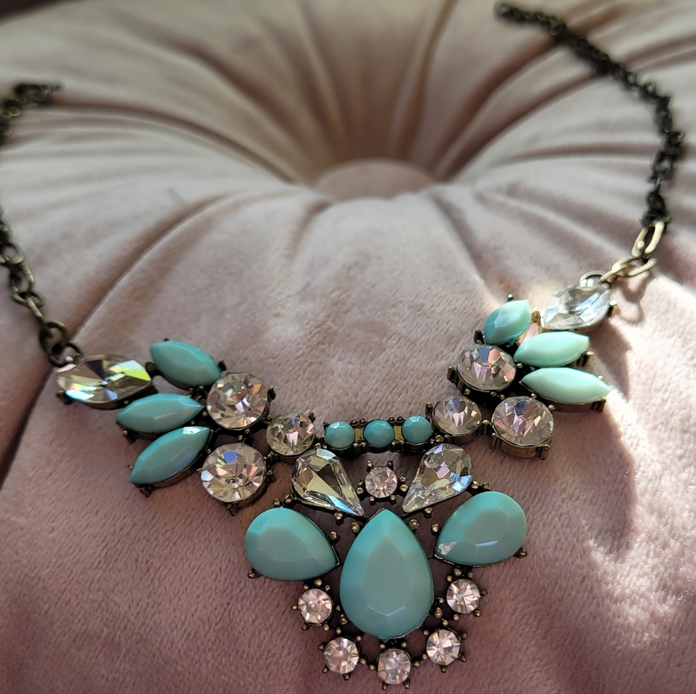 Costume jewelry necklace